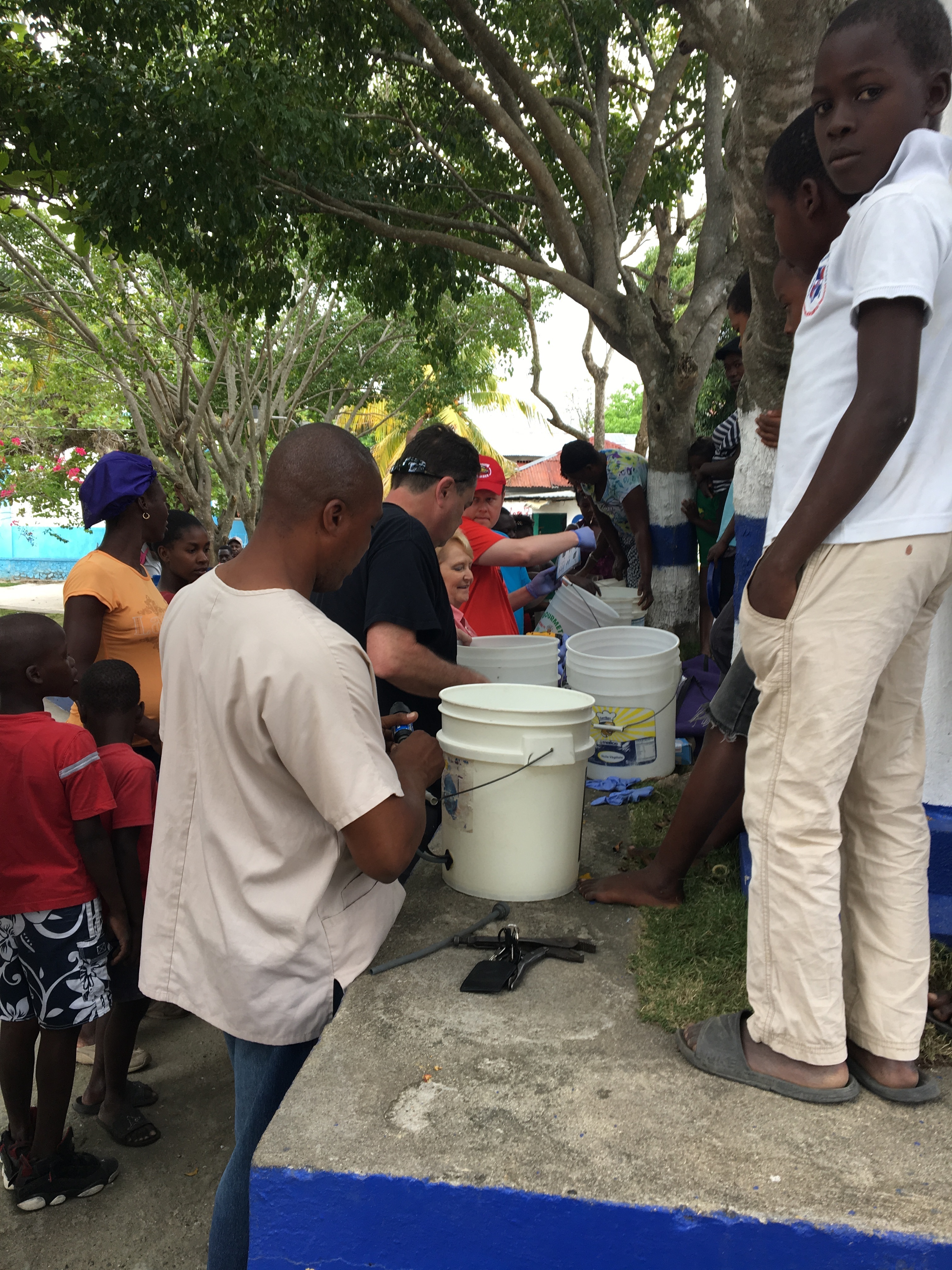 The bucket assembly line on the retaining wall in Capotille.